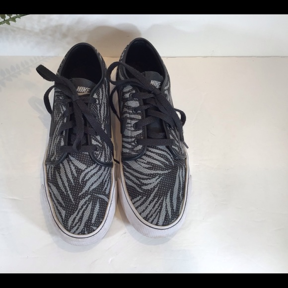 NIKE COURT SHOES ZEBRA BLACK GRAY SZ 8.5 - Picture 6 of 11